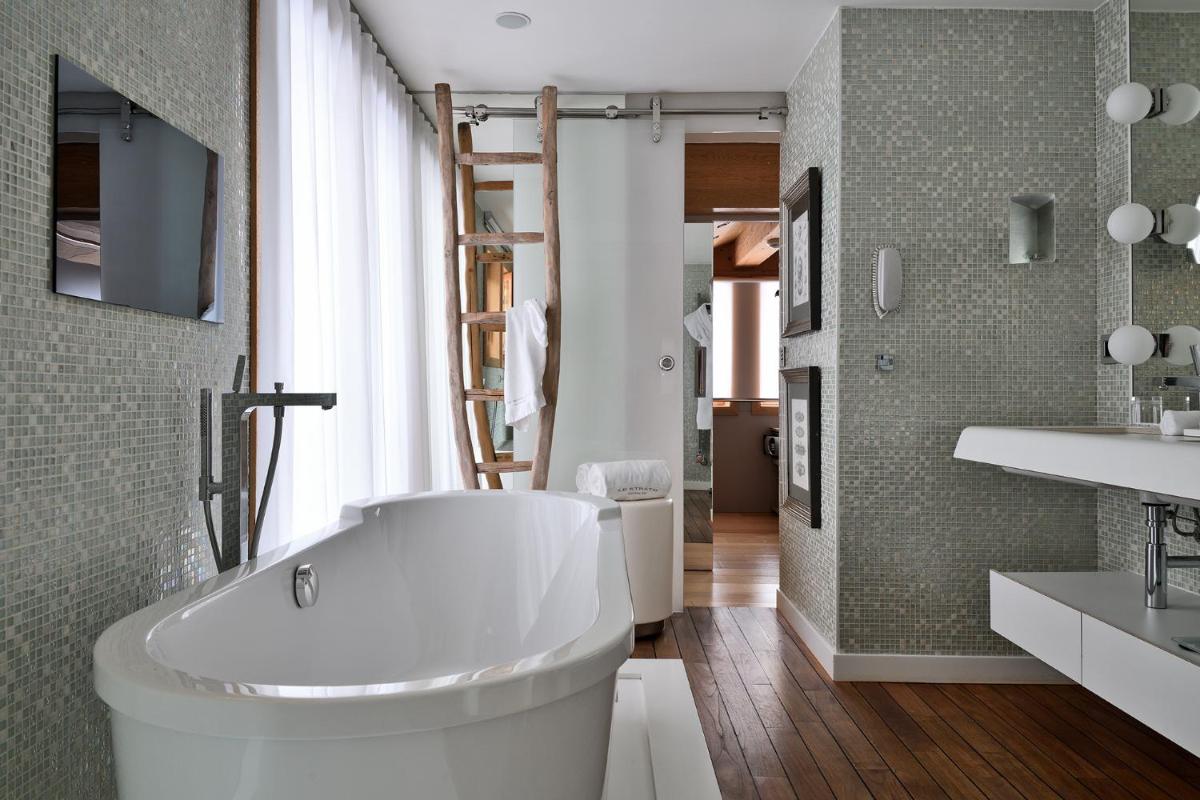 Salle de bains dans l'établissement Le Strato