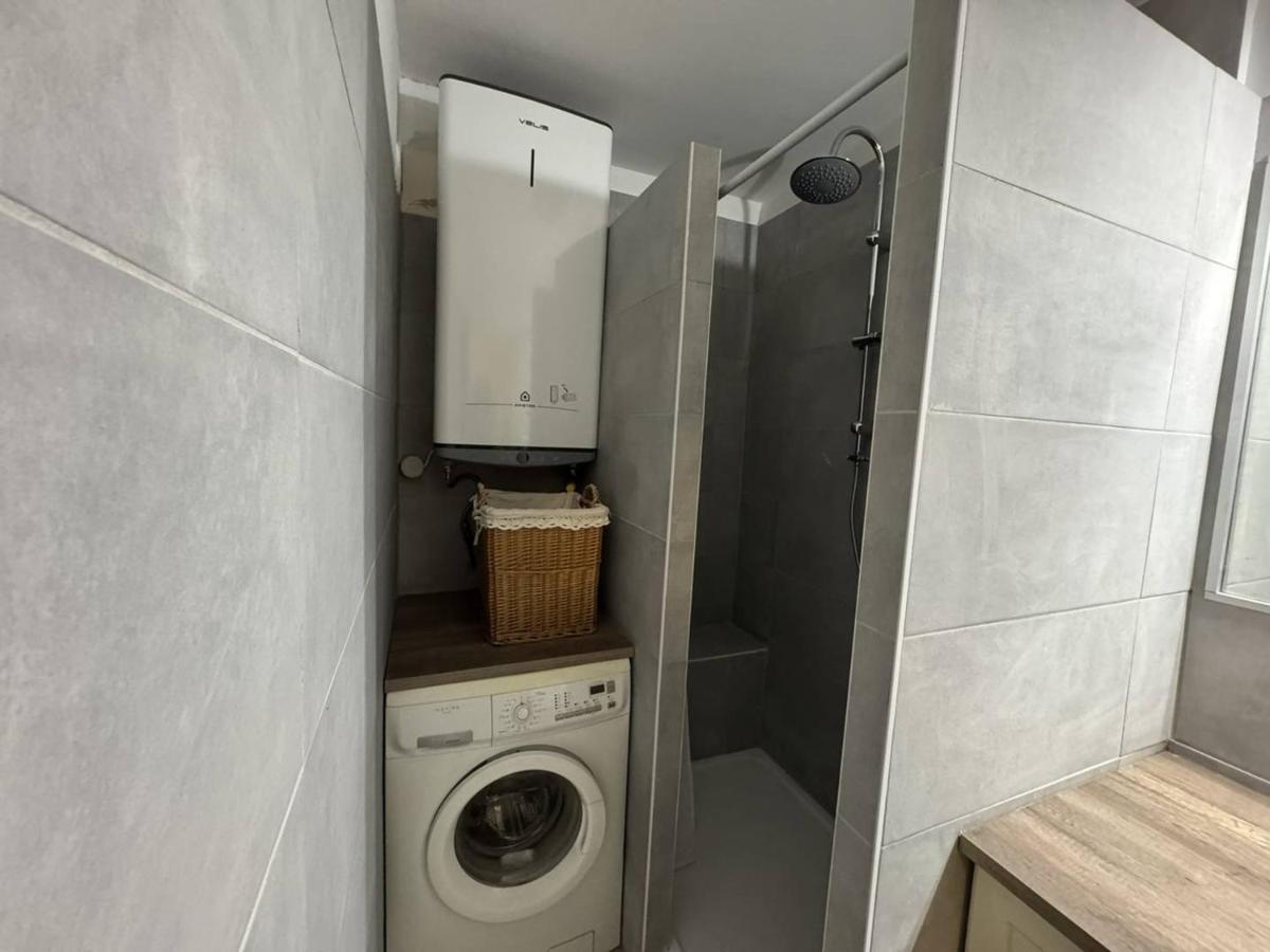 Charmant T2 cabine 40m², centre-ville, balcon, clim, ascenseur, à Cavalaire-sur-Mer - FR-1-100-224 - Housity