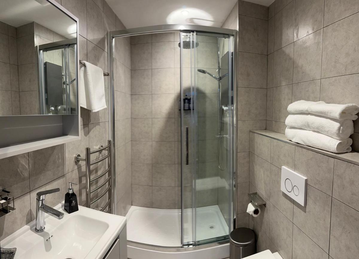 Empress Boutique Hotel Suites - Housity
