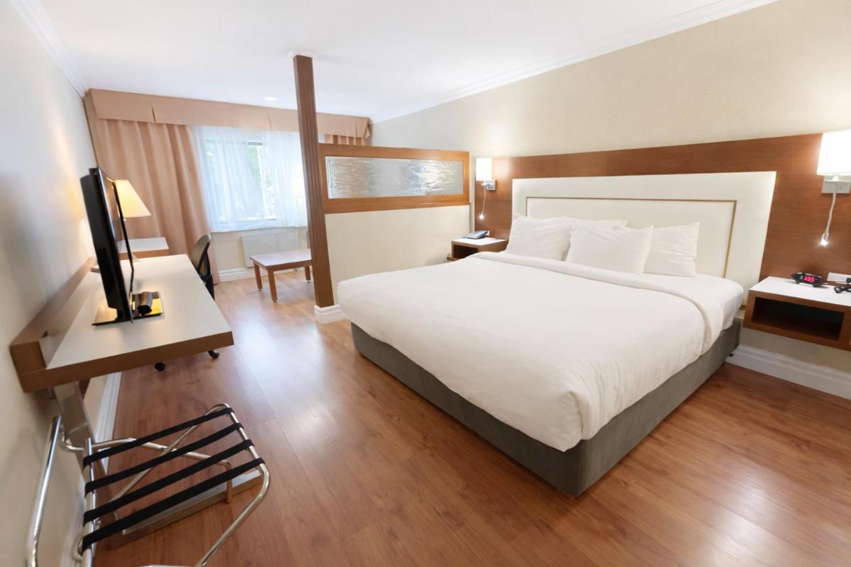 Quality Inn & Suites - Housity
