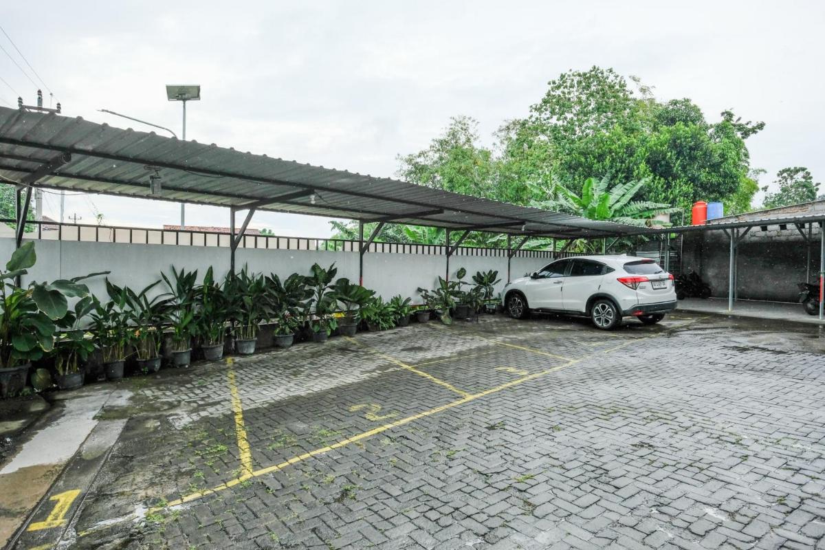 Super OYO Collection O 90253 DHelomi - Housity