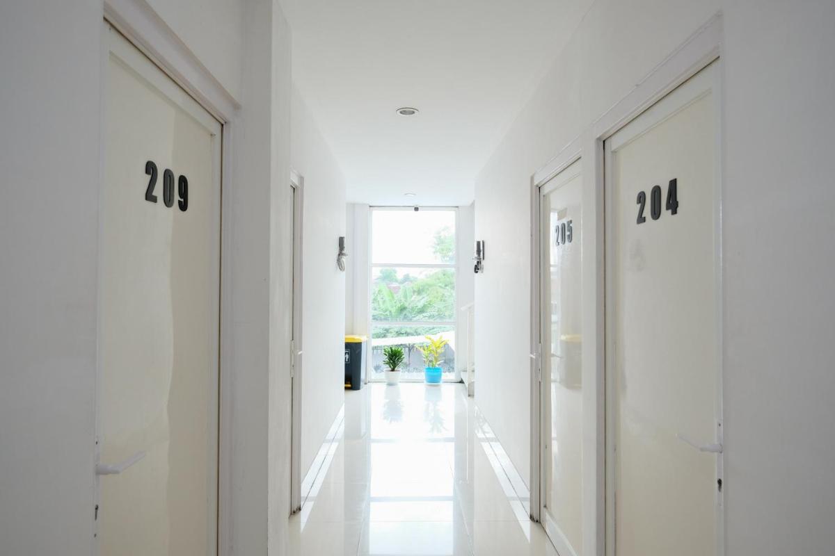 Super OYO Collection O 90253 DHelomi - Housity