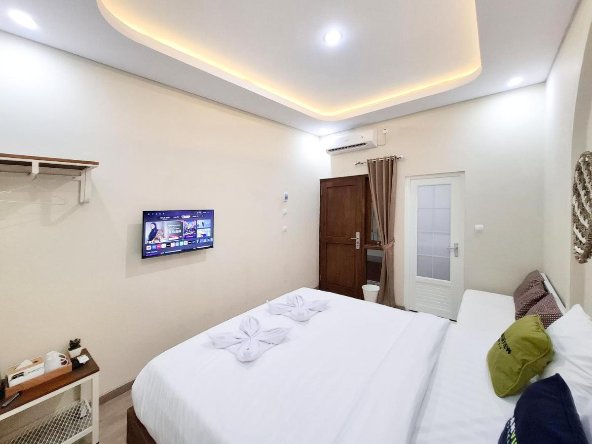 Urbanview Terra Hotel Syariah Near Stasiun Sragen by RedDoorz - Housity