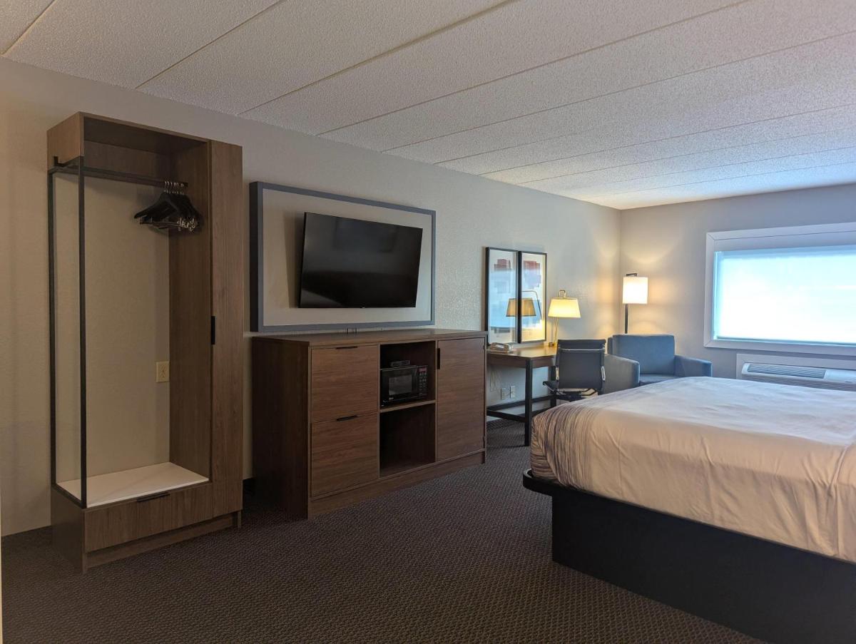 AmericInn by Wyndham St. Peter - Housity