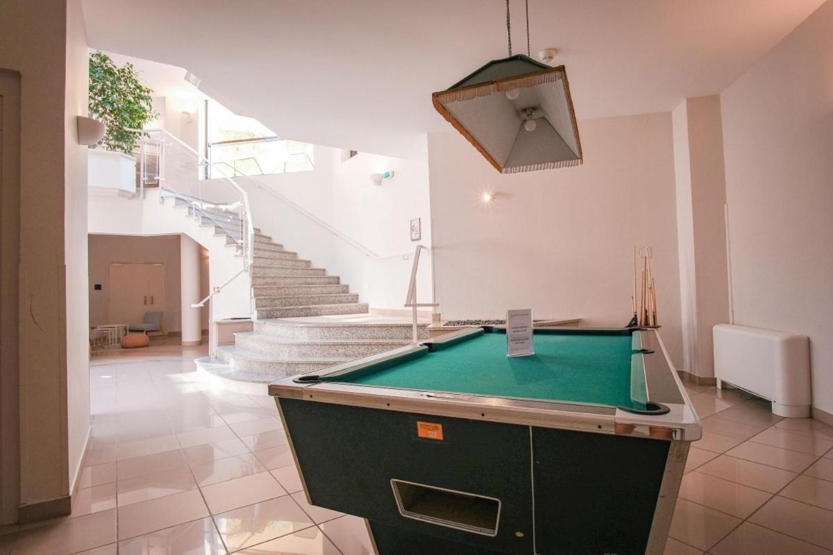 Billard dans l'établissement Hôtel Les Jardins De Sainte-Maxime