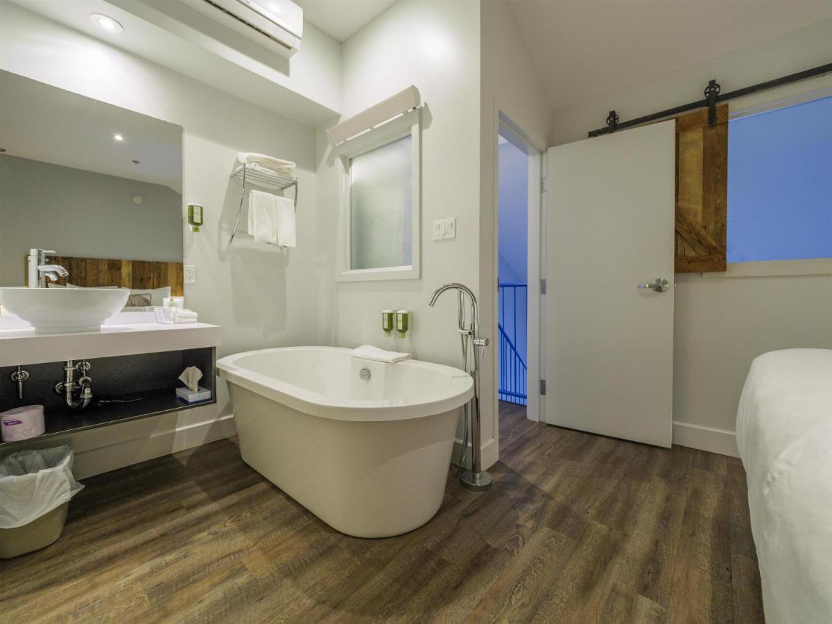 Hotel Lac Brome - Housity