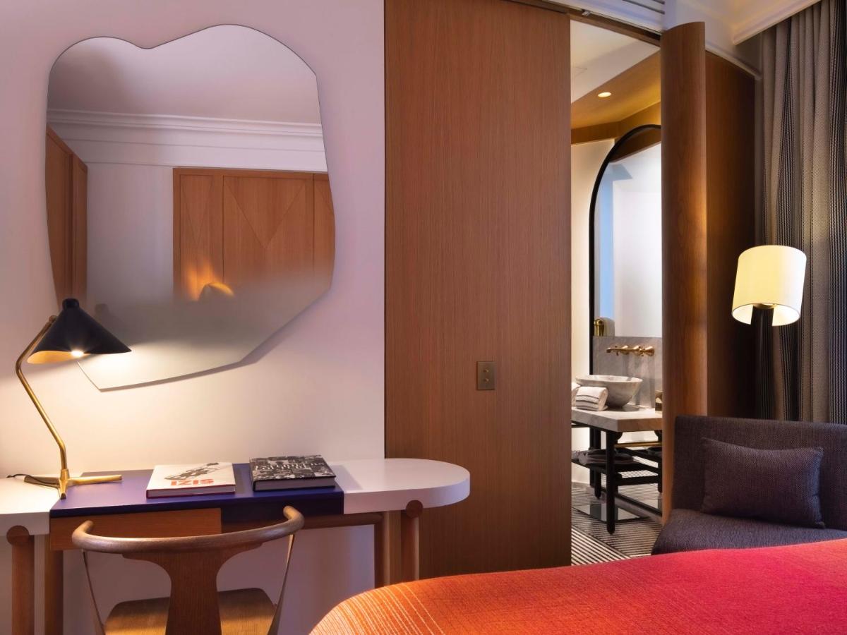 Un ou plusieurs lits dans un hébergement de l'établissement Hôtel Vernet Champs Elysées Paris