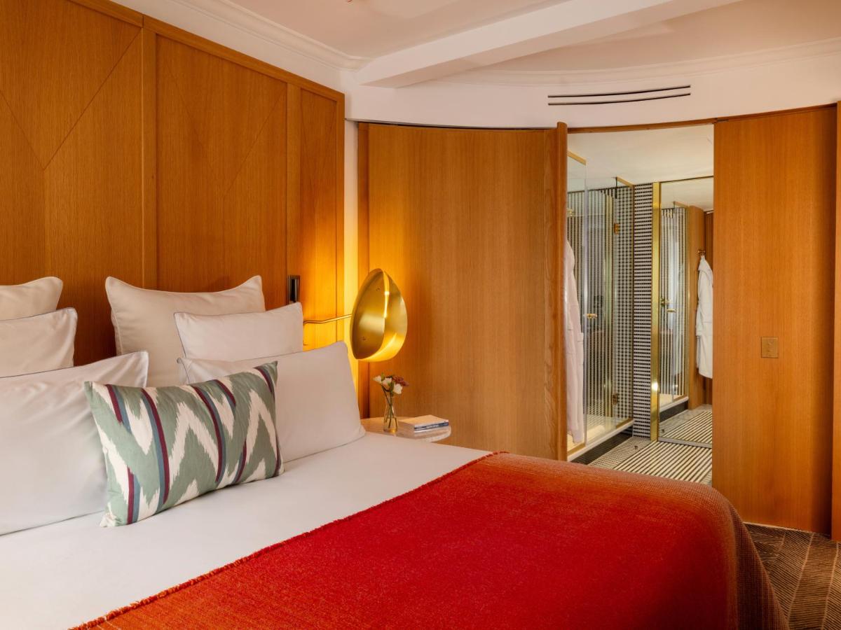 Un ou plusieurs lits dans un hébergement de l'établissement Hôtel Vernet Champs Elysées Paris