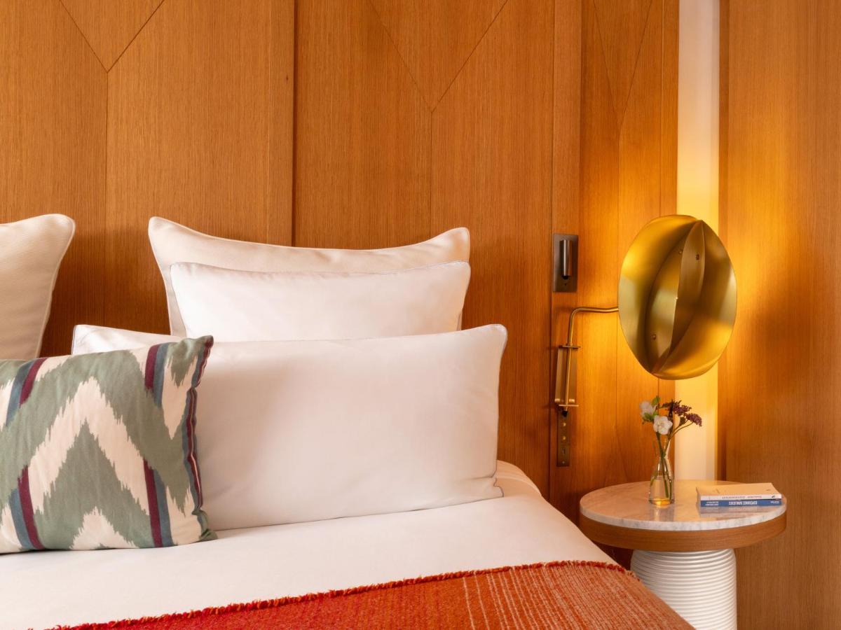 Un ou plusieurs lits dans un hébergement de l'établissement Hôtel Vernet Champs Elysées Paris