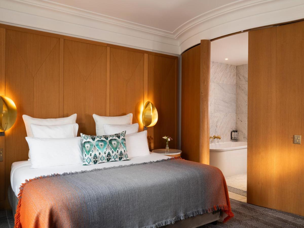 Un ou plusieurs lits dans un hébergement de l'établissement Hôtel Vernet Champs Elysées Paris