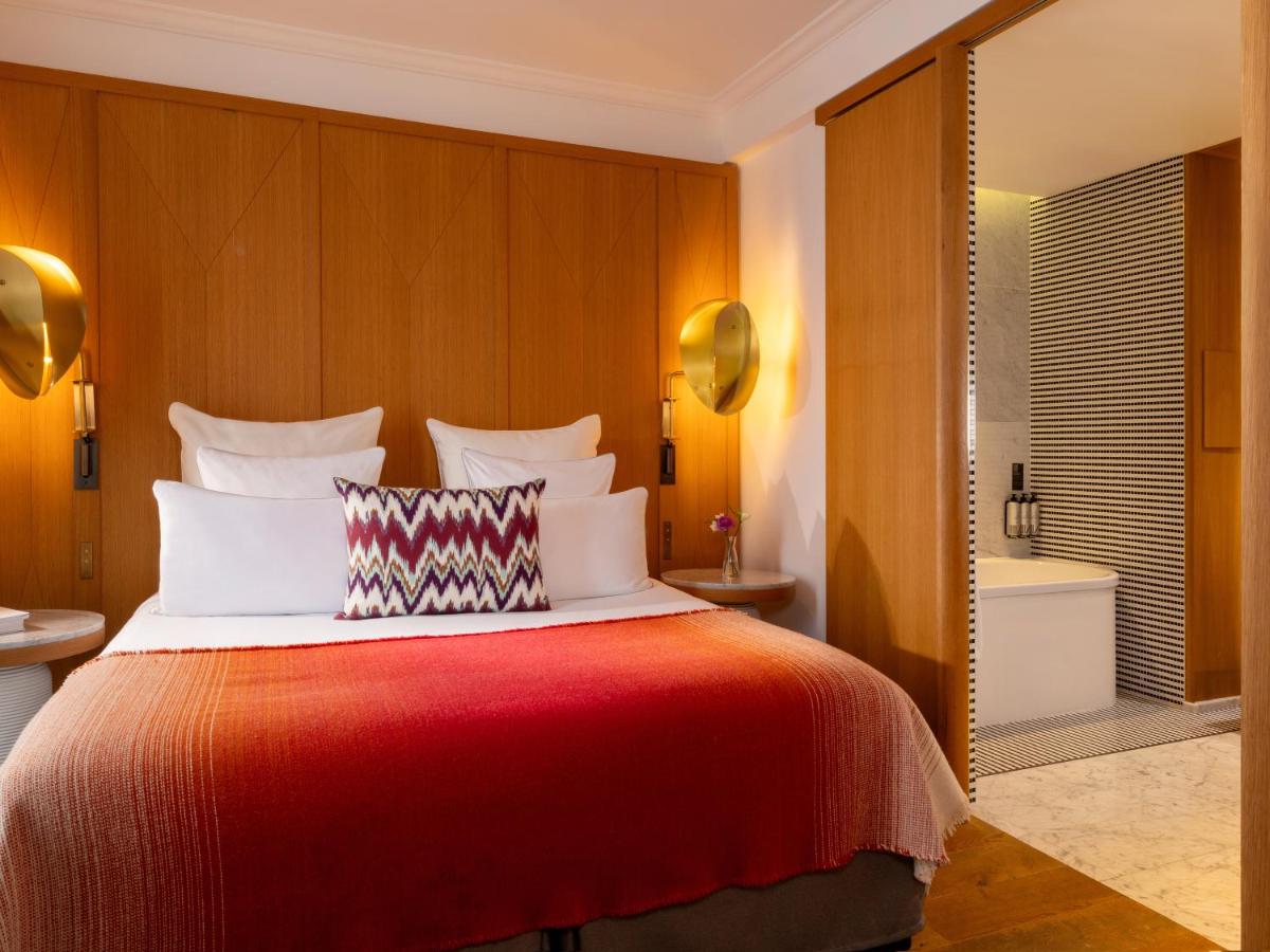Un ou plusieurs lits dans un hébergement de l'établissement Hôtel Vernet Champs Elysées Paris