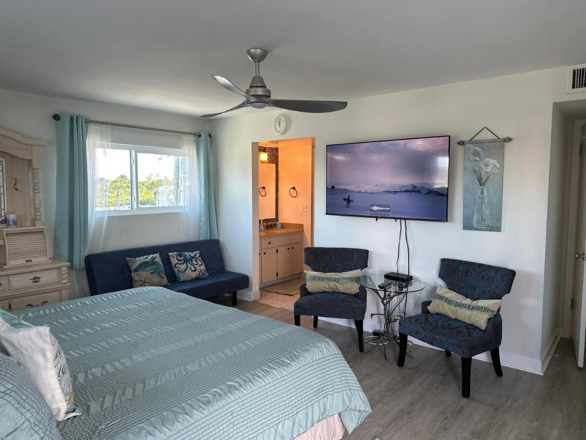 Beach Retreat in Redington Shores - Housity