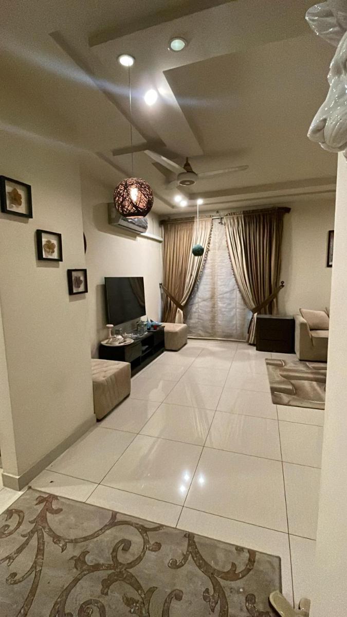 Luxury One Bed Apartment, Bahria Town Phase 3 - Housity