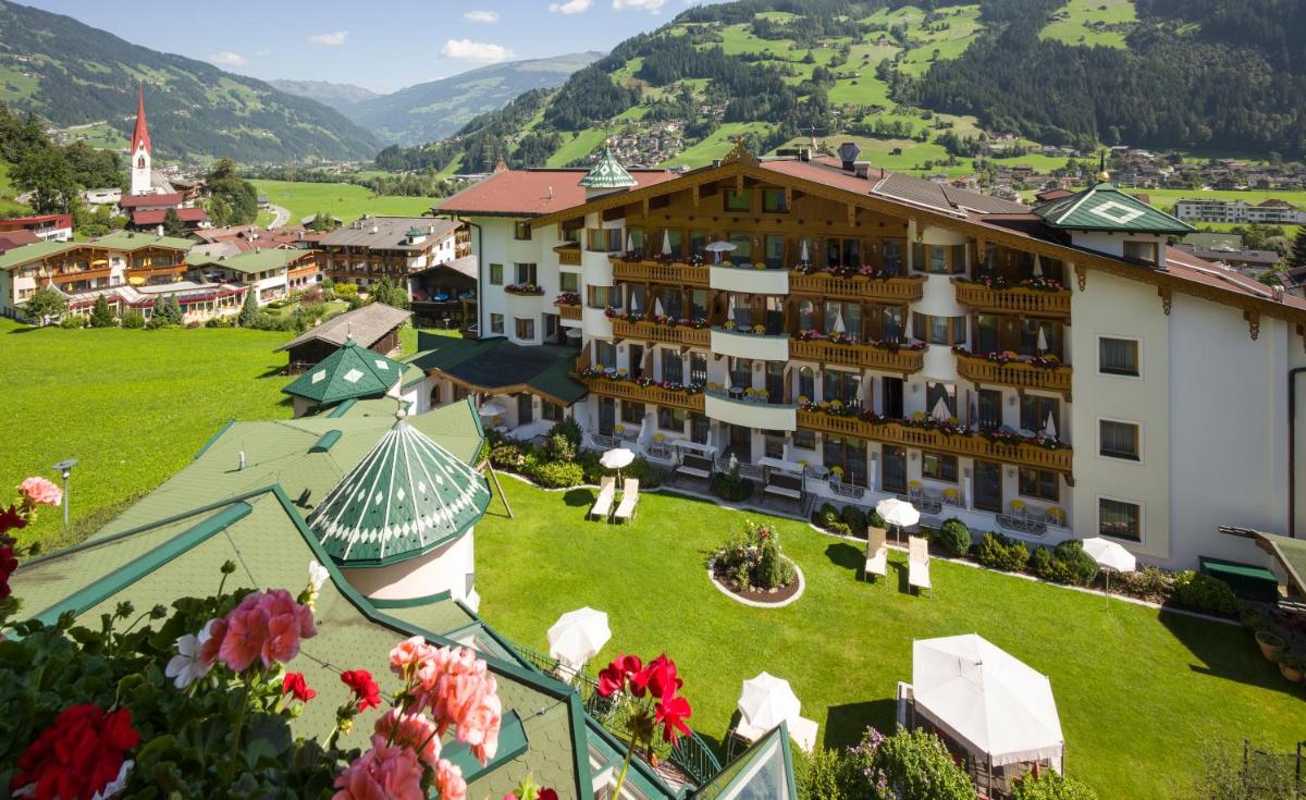 Hotel Neue Post - Housity