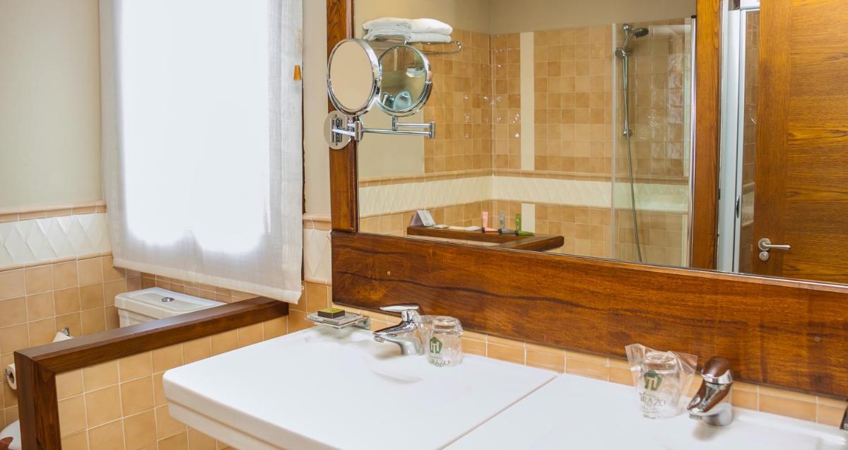 Un baño de Hosteria de Torazo Nature Hotel & Spa