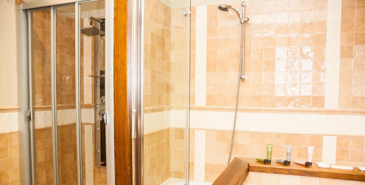 Un baño de Hosteria de Torazo Nature Hotel & Spa