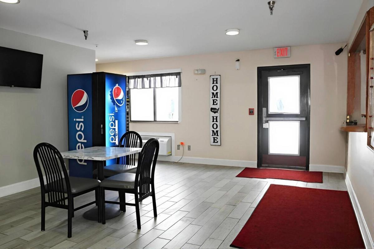 Rodeway Inn Hibbing - Housity