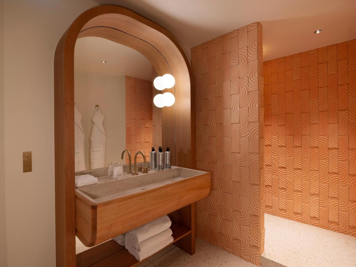 Salle de bains dans l'établissement Hotel Montalembert