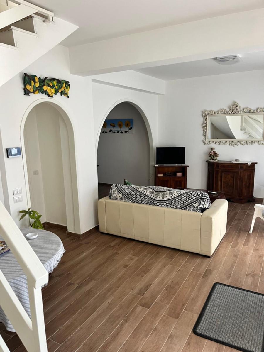 Villa del Limone , Mondello Via deucalione 18 ,via Miseno 18 - Housity