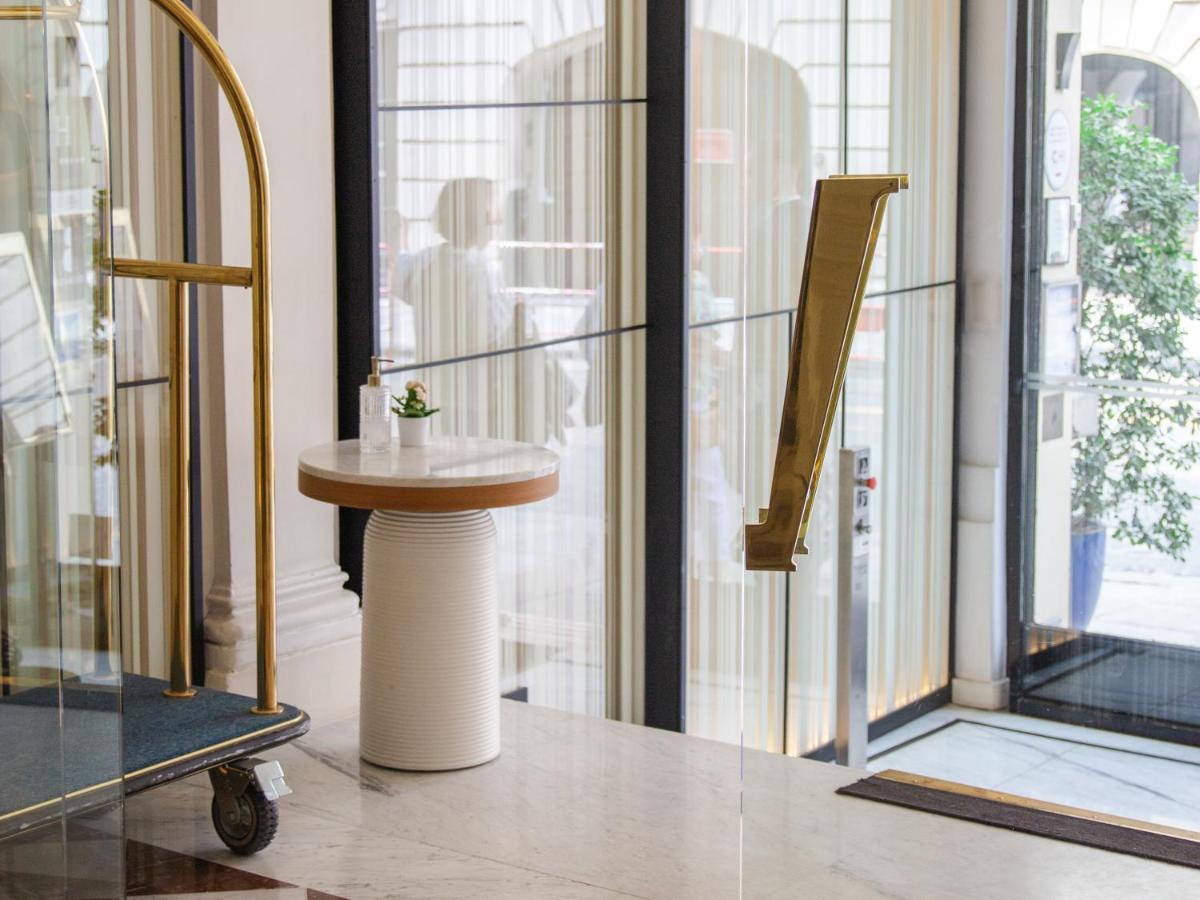 Salle de bains dans l'établissement Hôtel Vernet Champs Elysées Paris