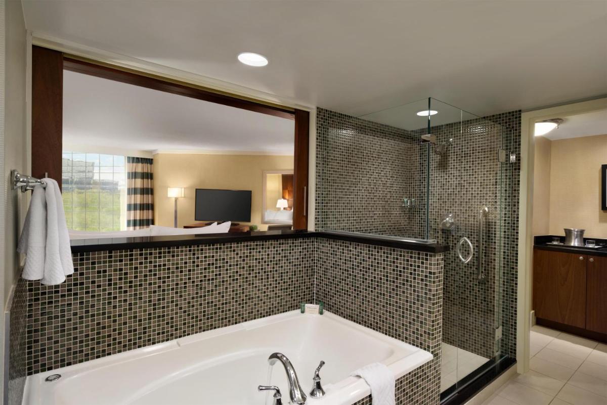 Hilton Stamford Hotel & Executive Meeting Center - Housity