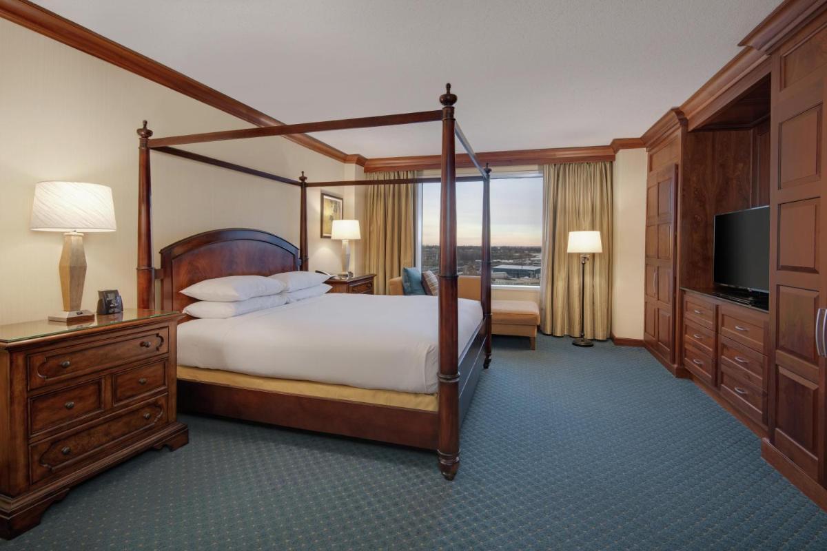 Hilton Stamford Hotel & Executive Meeting Center - Housity