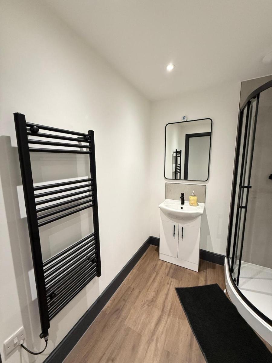 Cosy Apartment in Newark- Free Parking - Housity