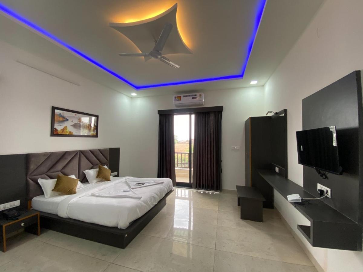 New Royal Orbit Hotel and Restaurant - Housity