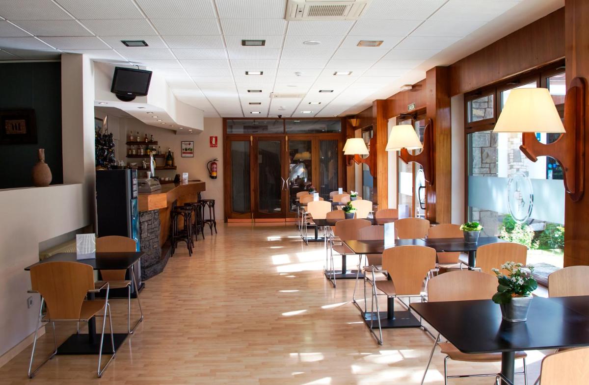 Un restaurante o sitio para comer en Silken Ordesa