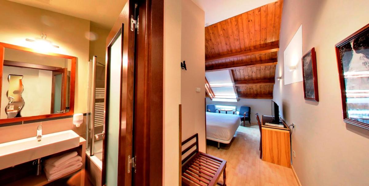 Cama o camas de una habitación en Silken Ordesa