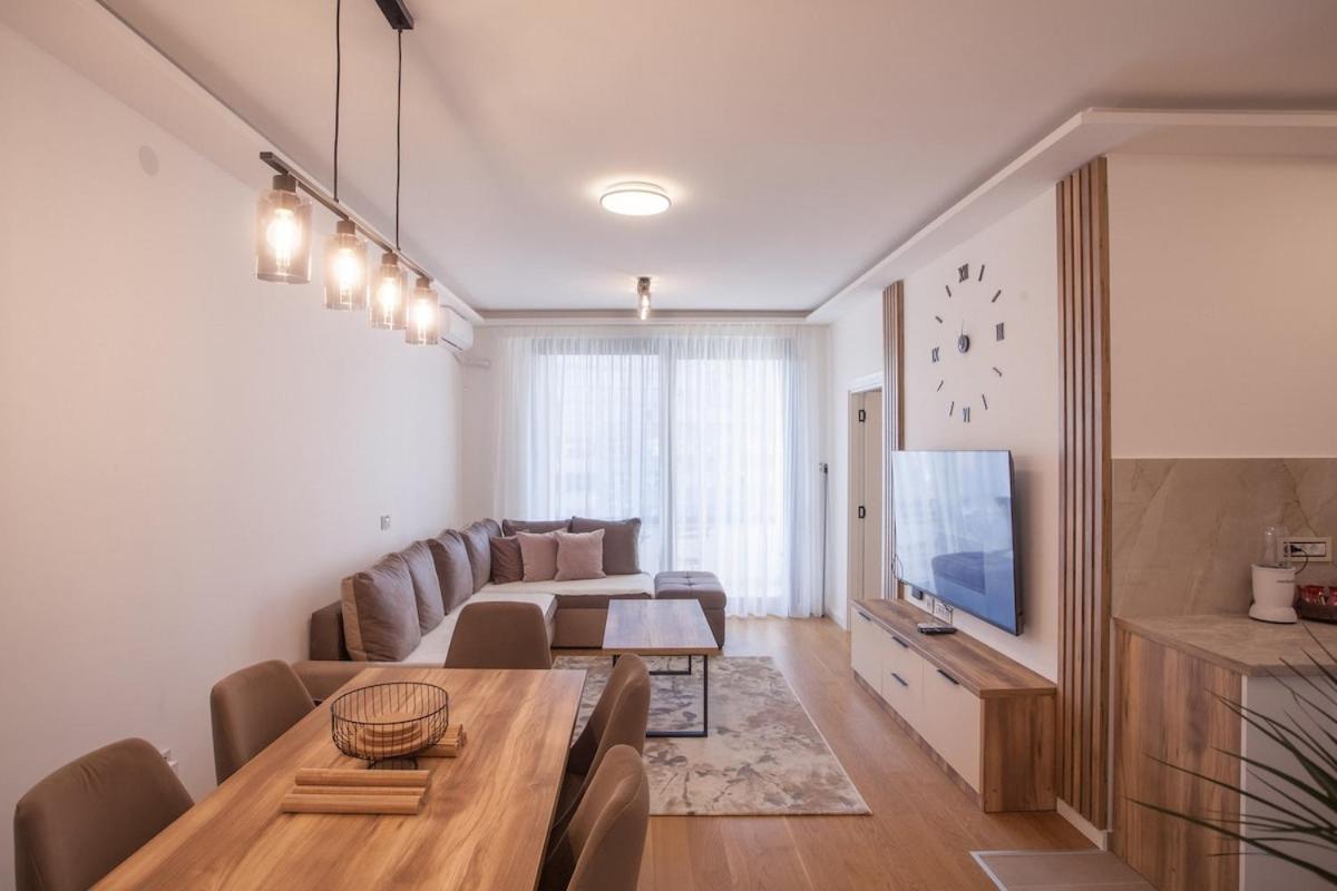 Grand Stay Apartment I Free Private Parking - Housity