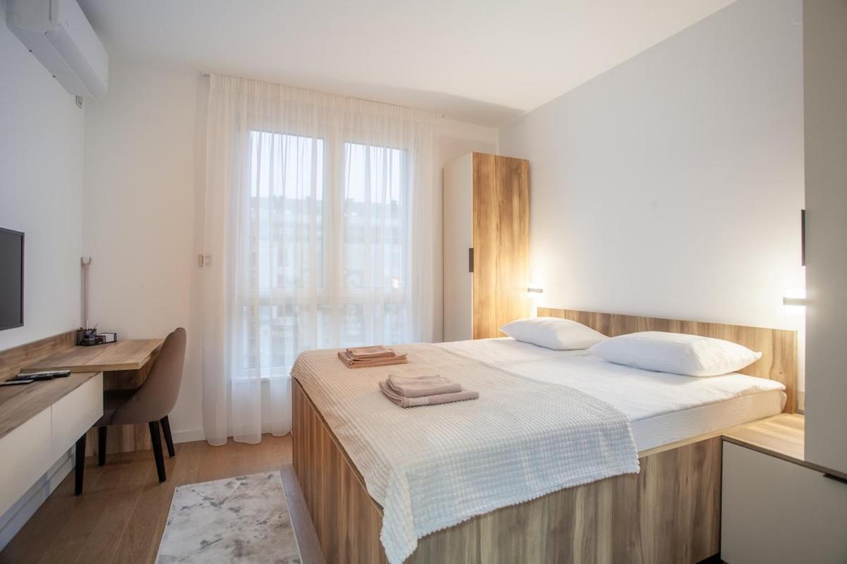 Grand Stay Apartment I Free Private Parking - Housity