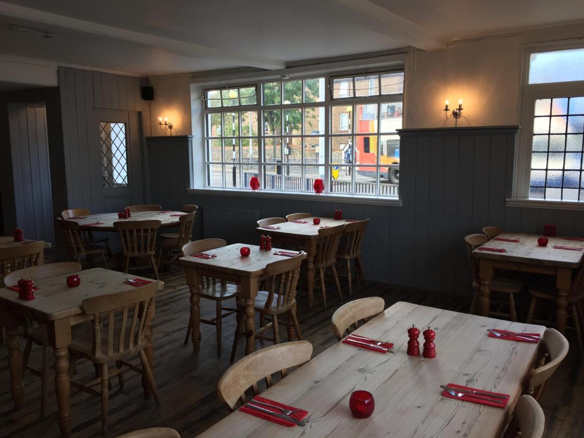 The Red Lion - Housity