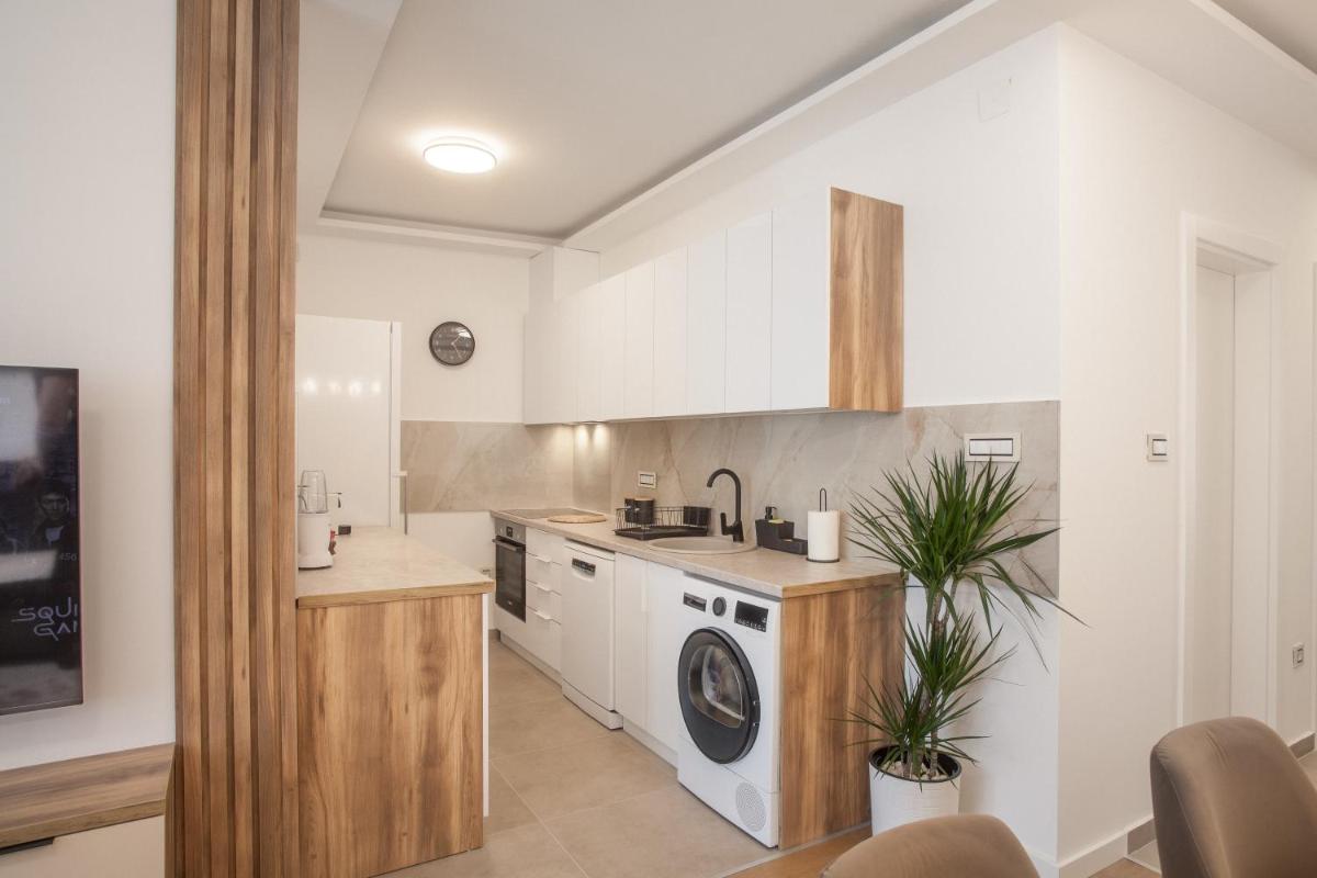 Grand Stay Apartment I Free Private Parking - Housity