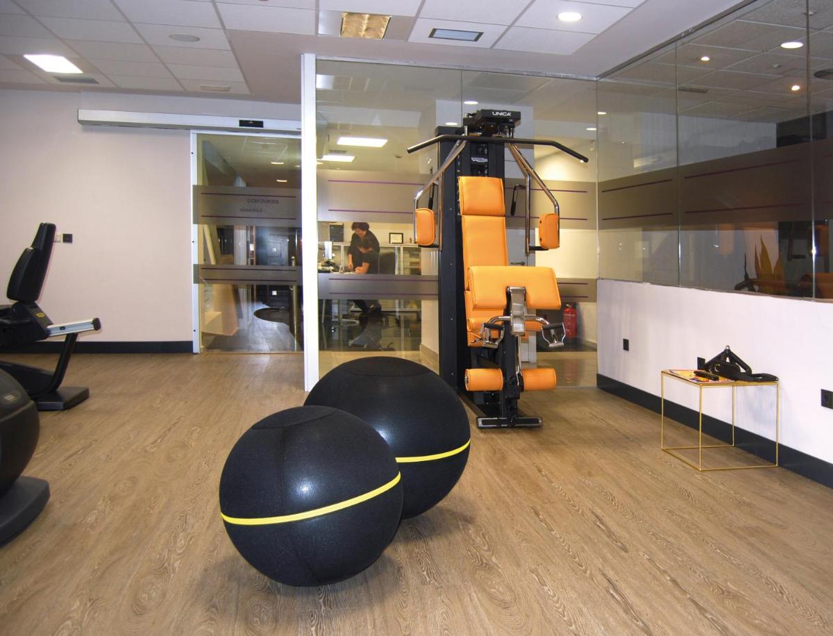 Gimnasio o instalaciones de fitness de Hotel Mercure Jardines de Albia