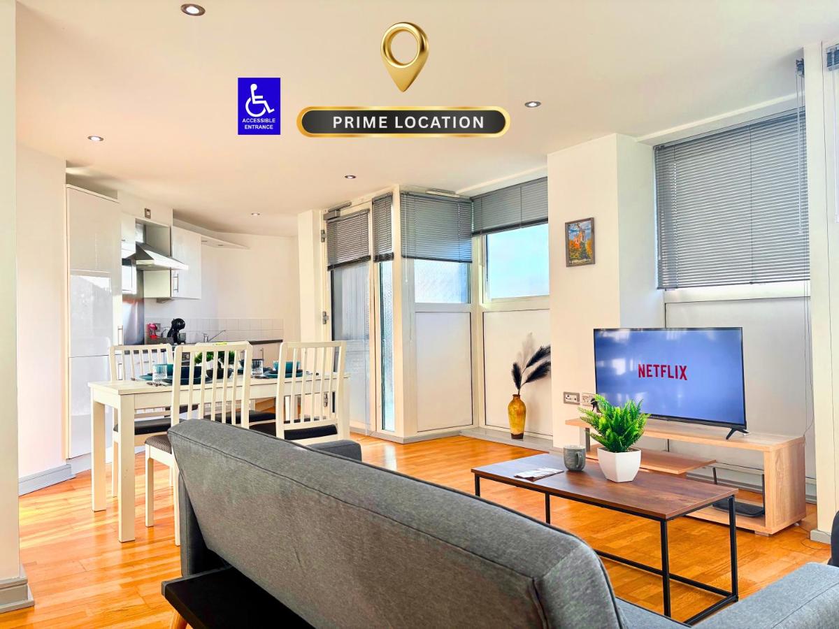 Bright York City Centre 2-Bed Apartment with View - Best Location in Town - Housity
