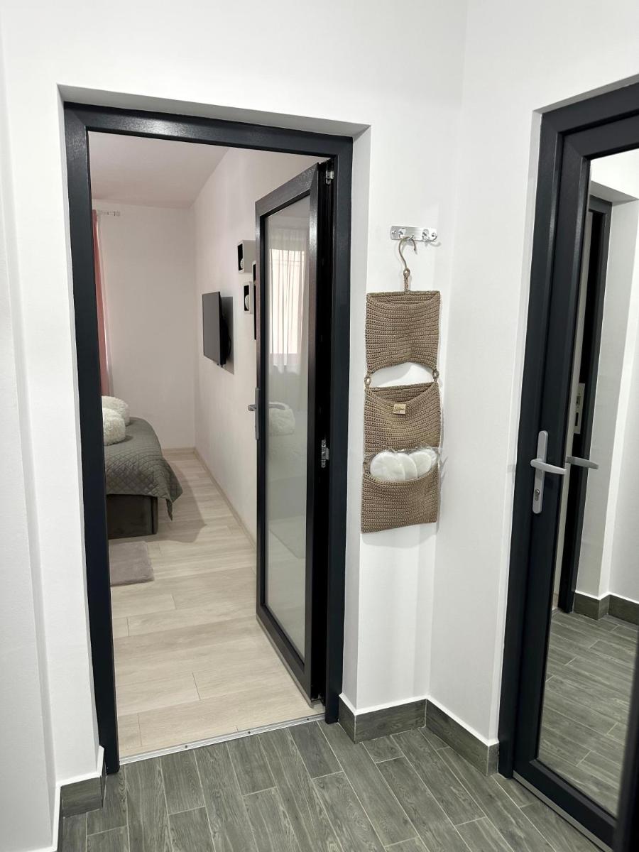 White Studio - Housity