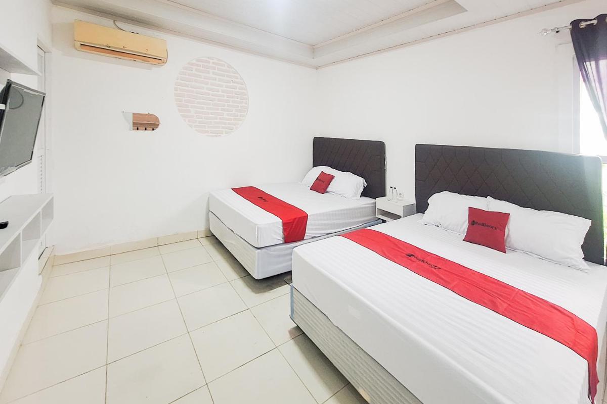RedDoorz at Hotel Lavender Kertajati - Housity