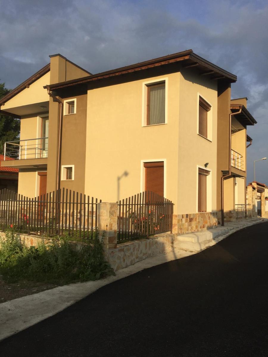 Twins Holiday Home - Housity