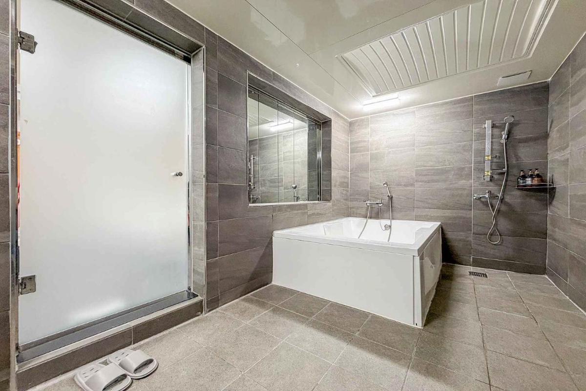 Carlton Hotel - Hizvo