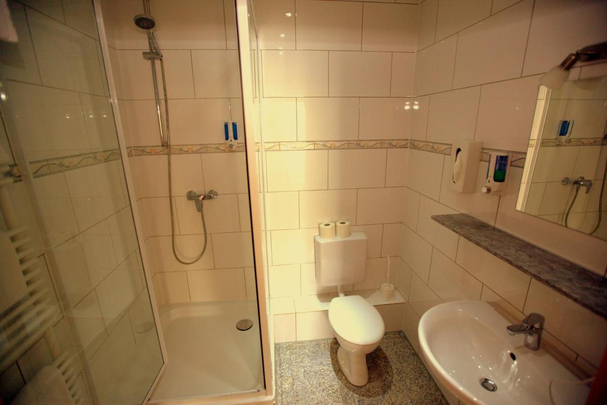 Airport Hotel Walldorf - Housity