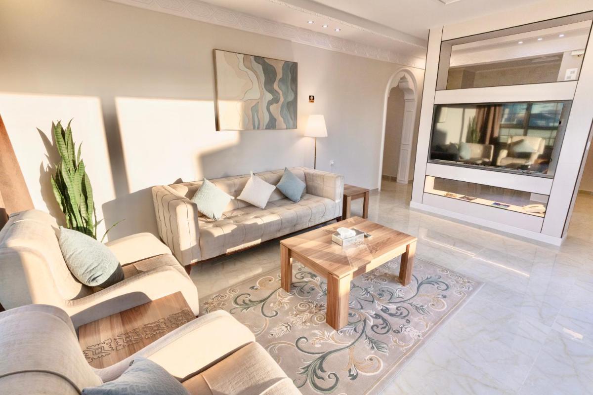 Four Seasons Suites - Housity