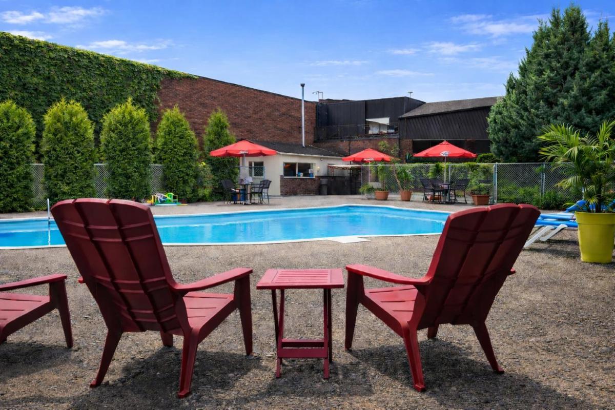 Quality Inn & Suites - Housity