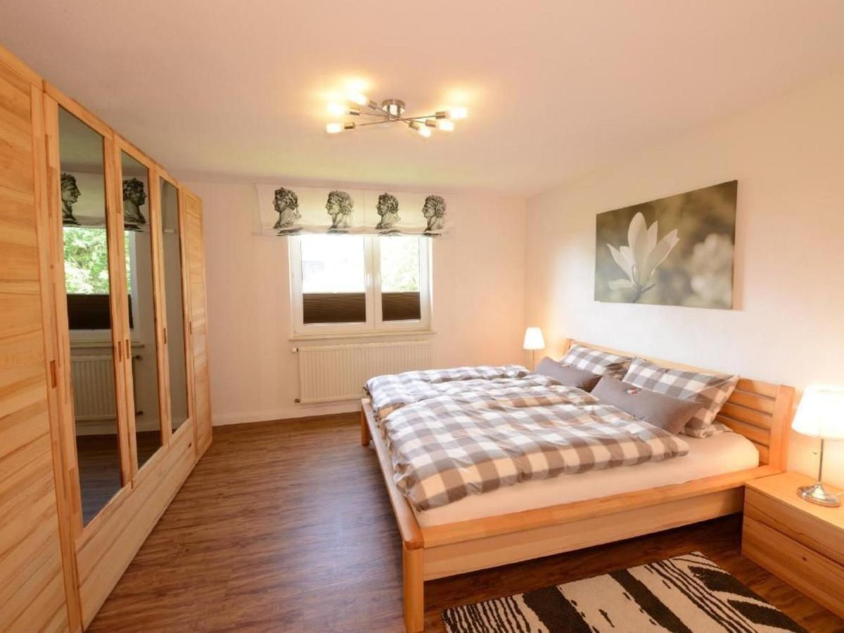 Holiday Home Ruhiges Ferienhaus in Lommersdorf mit Garten by Interhome - Housity