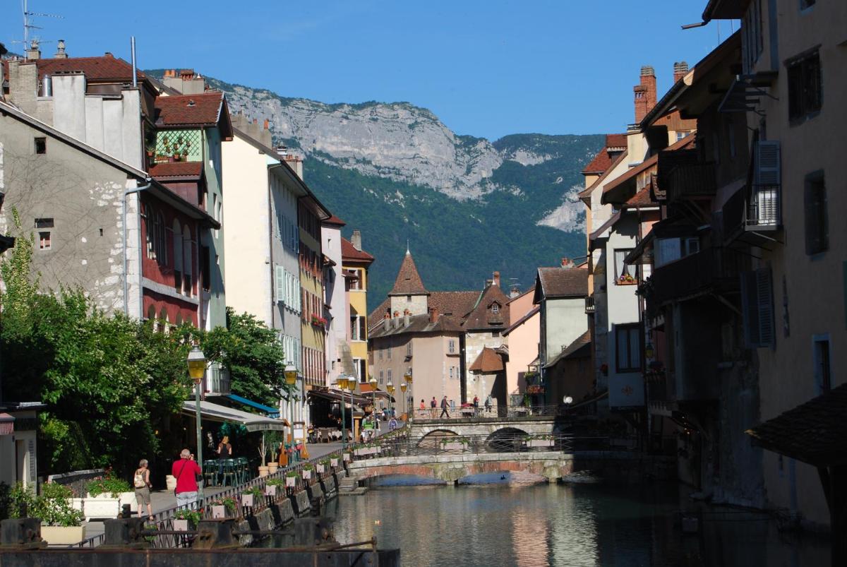 Hôtel des Alpes - Housity