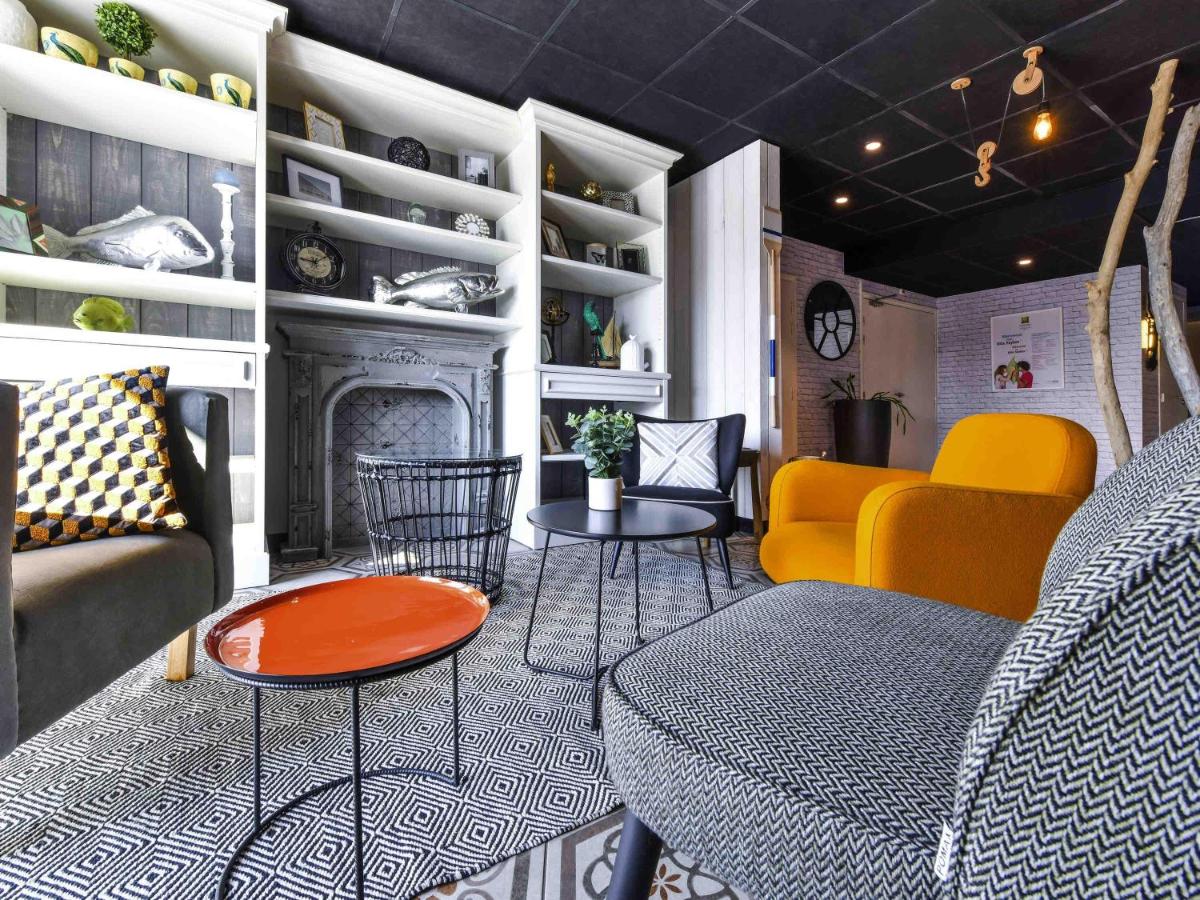 Coin salon dans l'établissement ibis styles La Rochelle Thalasso Chatelaillon