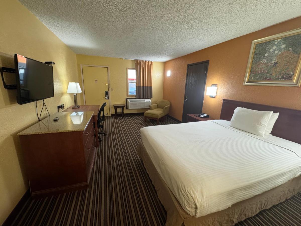 Nendels Inn & Suites Dodge City Airport - Housity