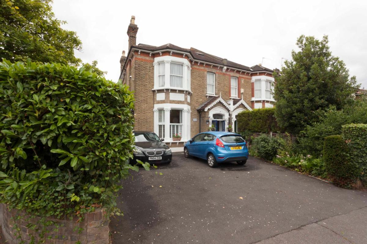 Melrose House - Housity