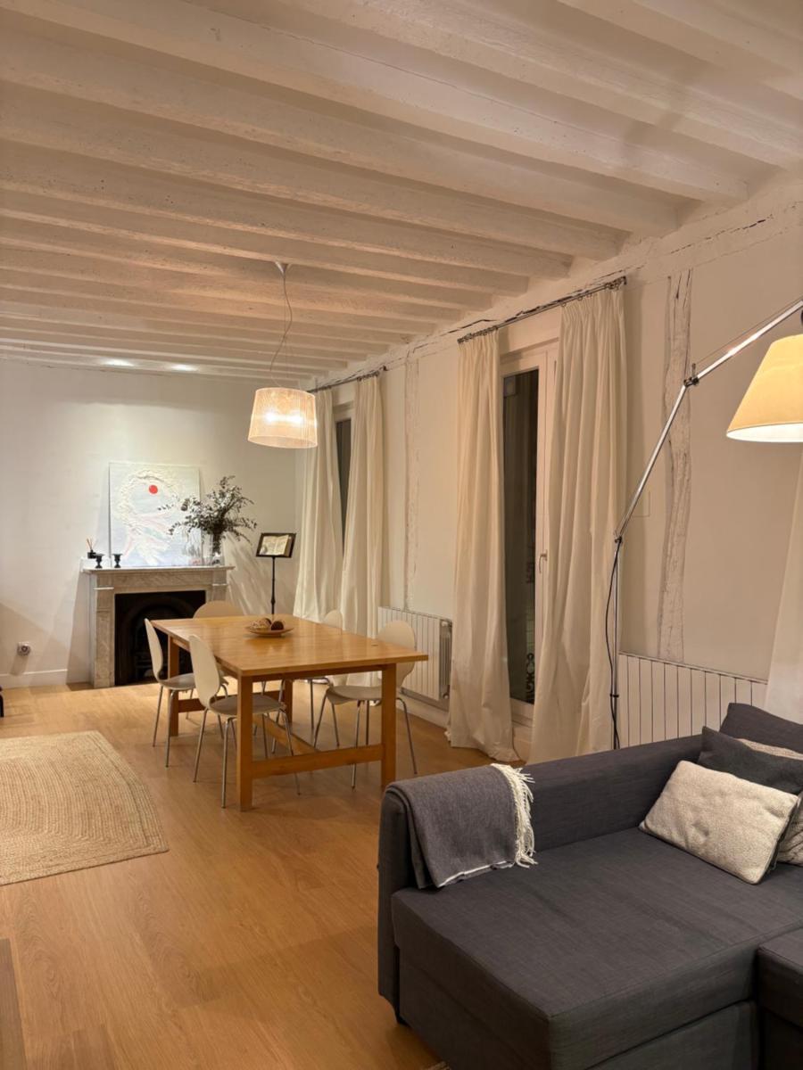Apartamento minimalista en el corazón de Bilbao - Housity
