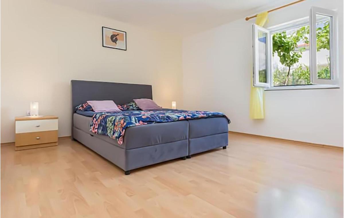 Nice Home In Sestanovac - Housity